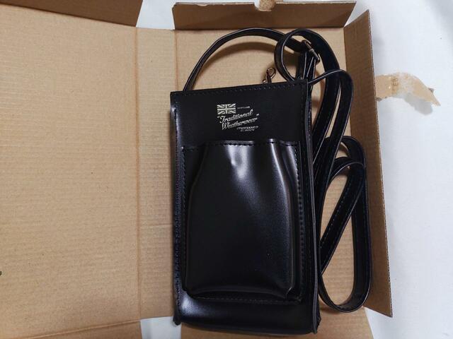 ガラスレザー調で美しい