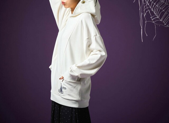 蓄光プリントパーカ「ナイトメアー・ビフォア・クリスマス／ゼロ」｜￥ 5,990 （税込）