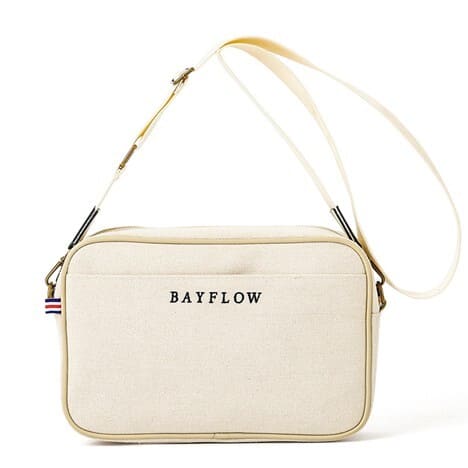 2020年に発売された『BAYFLOW LOGO SHOULDER BAG BOOK IVORY』