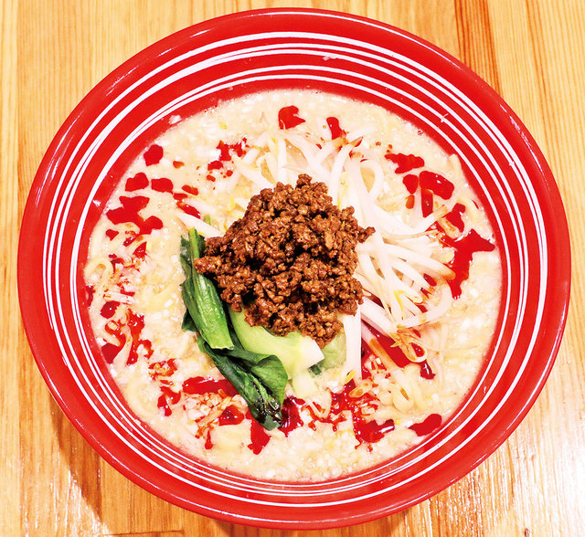 担々麺 800円　担々麺 琉帆