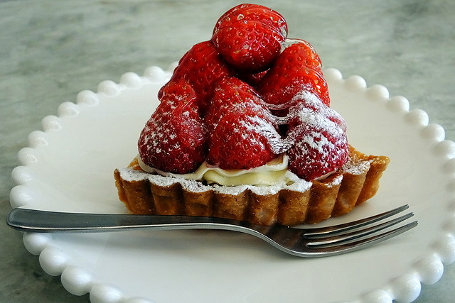 千葉鉄道旅／銚子「ショコリシャス」の『苺のタルト』