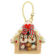 ポーチ 1,600円、ぬいぐるみチャームセット 2,400円｜東京ディズニーリゾート「ディズニー・クリスマス」スペシャルグッズ｜「Dazzling Christmas in New York！」のグッズ｜販売店舗：東京ディズニーシー「ガッレリーア・ディズニー」｜発売日：2024年11月8日（金）