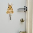 うさぎが持ってくれてるみたいな　貼ってはがせるシールフック