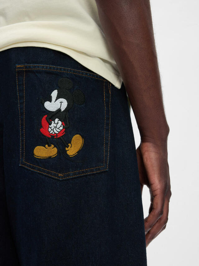 バギーデニム　¥14,900｜Gap x Disney Collegiate