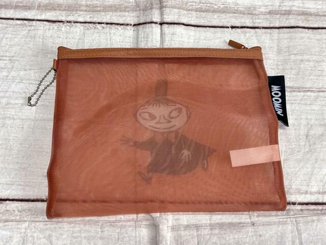 背面は装飾がないシンプルなデザイン【付録：ムーミン×Samansa Mos2の大容量ボストンバッグとメッシュポーチ】