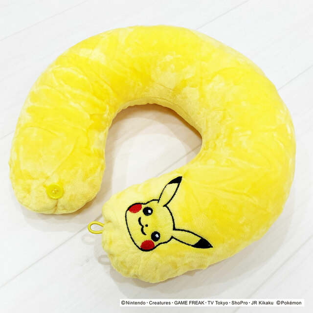 「ピカチュウから変身するネックピロー」3,300円（税込）