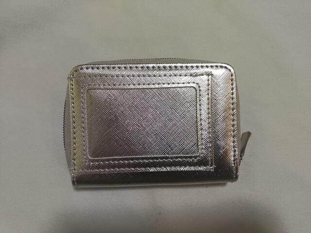 裏面はカードケース仕様