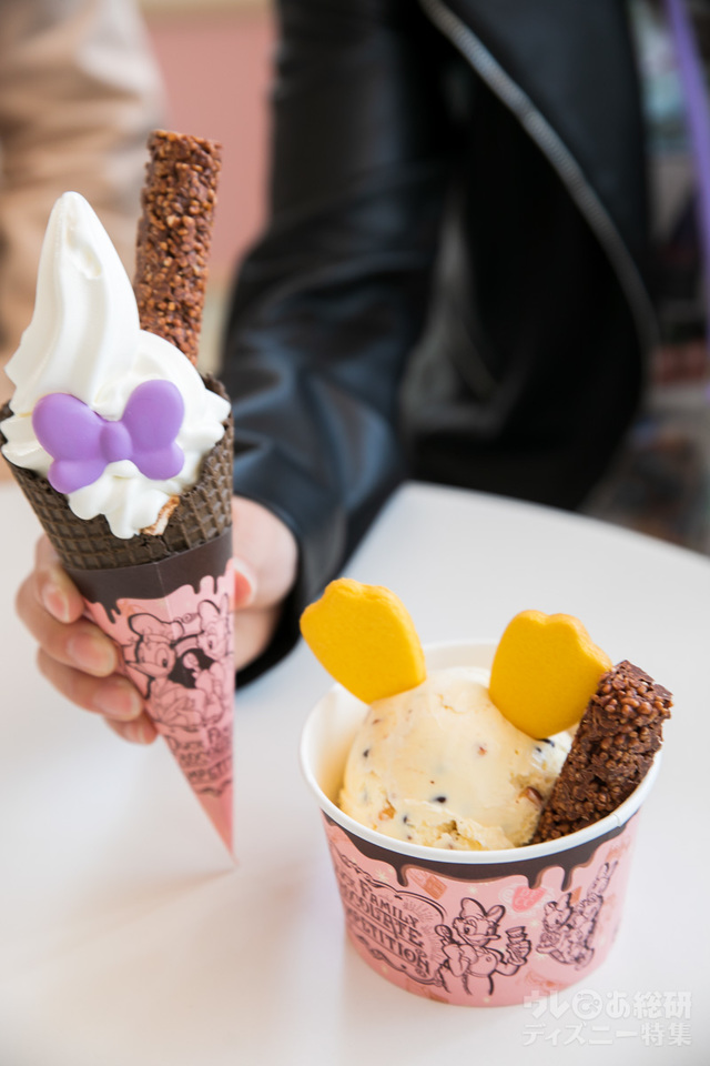 ミルクソフトクリーム＆チョコレートクランチ 1個 ¥450｜チョコナッツバニラアイス＆チョコレートクランチ 1個 ¥500