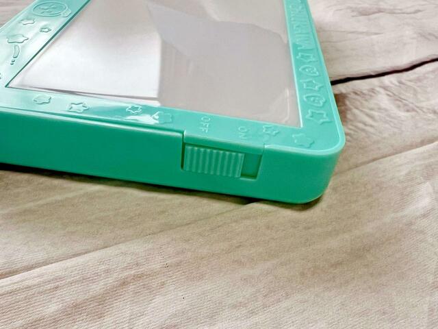 サイドにあるスライド式のスイッチを入れたら…