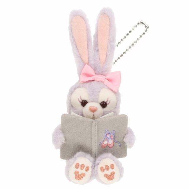 ぬいぐるみチャーム｜2,200円｜「ダッフィー＆フレンズのオータム・ストーリーブック」スペシャルグッズ｜販売店舗：東京ディズニーシー「マクダックス・デパートメントストア」｜発売日：2023年9月7日（木）