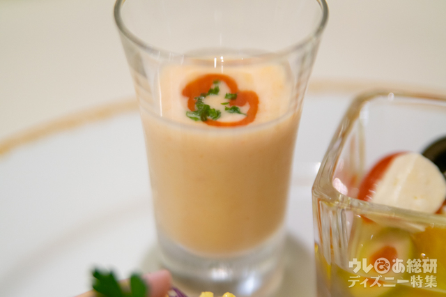 “ディズニー・イースター”ディナーブッフェ｜東京ディズニーランドホテル「シャーウッドガーデン・レストラン」