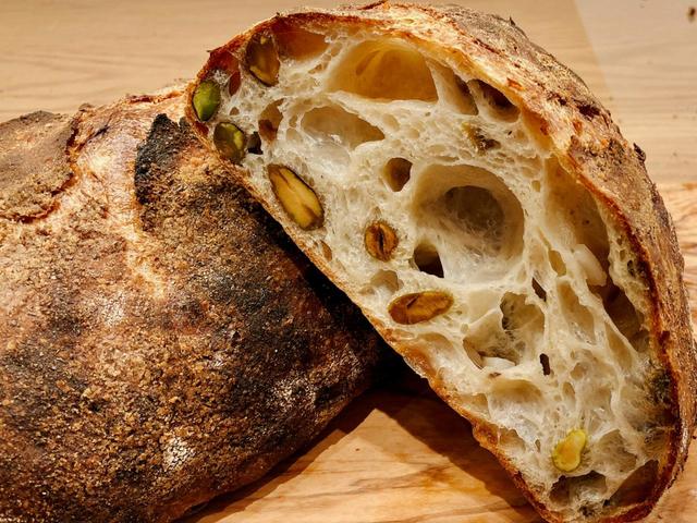 もちもちとした食感が魅了的な「リュスティック ピスターシュ」／セテュヌ ボンニデー