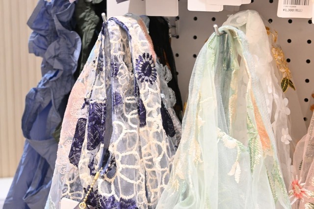 【Francfranc】チュール素材×お花の刺繍がかわいい「チュールバッグ」