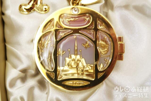 グランドシャトー限定「スペシャルキーホルダー」窓の向こうに見える景色