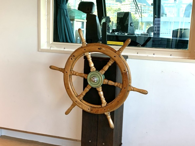 舵輪を動かして遊べる