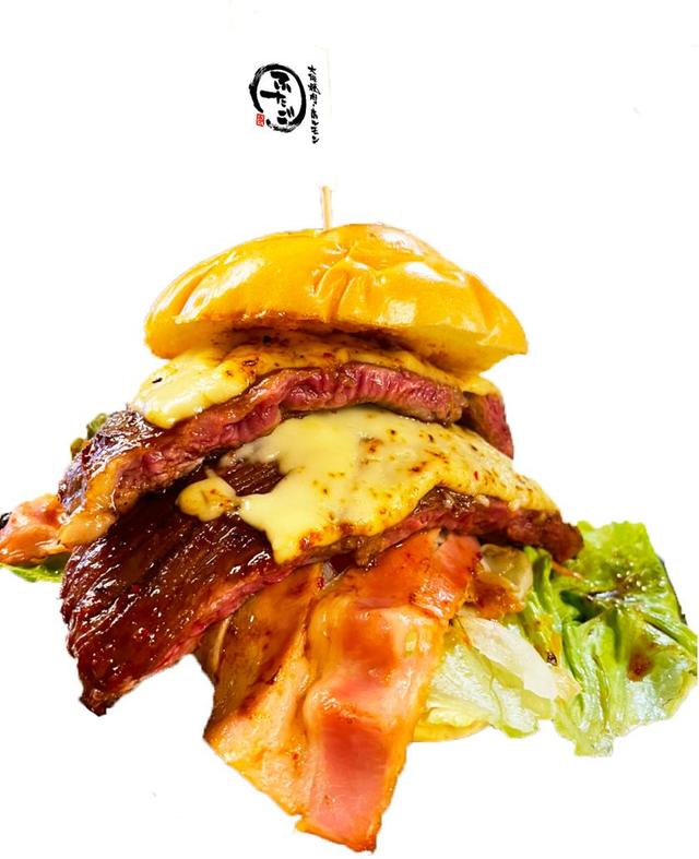 “はみ出る”ハラミバーガー