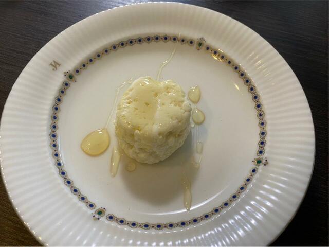 【コストコ カッテージチーズ】蜂蜜をかければチーズケーキ風のスイーツに。