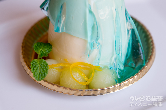 ハイピリオン・ラウンジ スペシャルケーキセット 1,700円｜ディズニーアンバサダーホテル