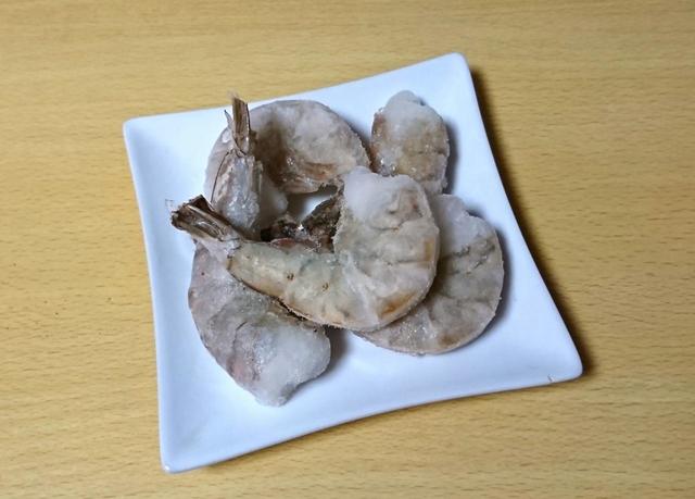 【マルハニチロ　無頭バナメイ海老 16/20サイズ　1kg　2580円】一つひとつが大振りで、食べ応えあり