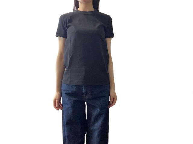 【UNIQLO U クルーネックT】Sサイズなら着丈も長すぎないのでアウトしてもOK