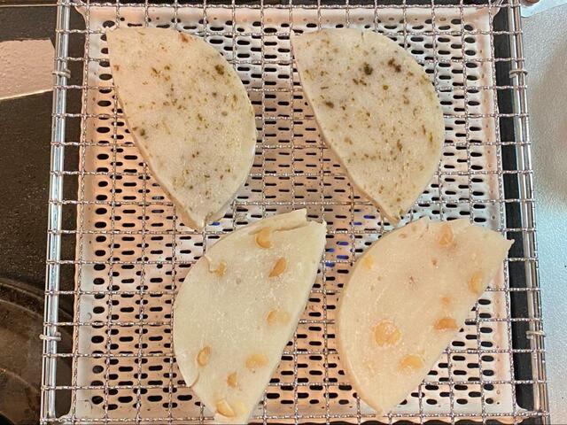 【丸十金網　セラミック焼き網】使い方はセラミック部分を下にしてコンロに置くだけ