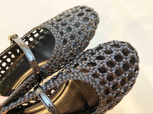 【ZARA ストラップ付き編み込みバレリーナシューズ】足への負担が少ないぺたんこソールなので、長時間履いても足がまったく疲れません♪