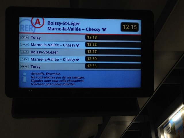 A線の電光掲示板。ミッキーシェイプでわかりやすいです。