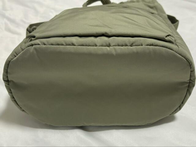 【UNIQLO：C　ミニショルダーバッグ】底面は楕円形になっていて柔らかい印象です◎