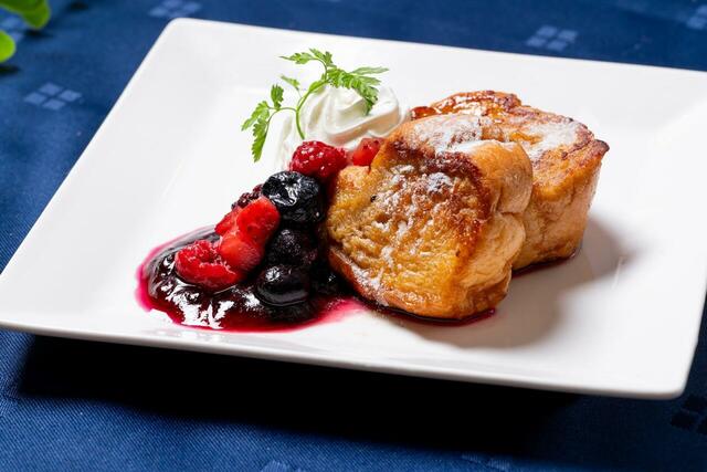 「贅沢フレンチトースト」＜期間：2025年6月1日〜＞【平日は3,000円以下！ホテルエミシア東京立川の最上階レストランで夏の贅沢ランチブッフェ！名物フレンチトーストも食べ放題】