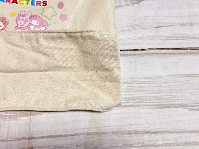 マチがしっかりあるので収納力抜群