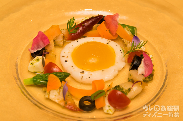 シーフードのバジル風味 トマトのゼリーと共に|“ディズニー・イースター”エンパイアランチ 4,200円|ディズニーアンバサダーホテル「エンパイア・グリル」