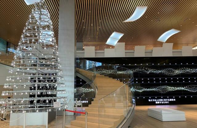 【S/PARK】映像の色によってホール全体の明るさも変化する