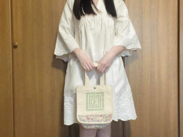 実際に持ってみたサイズ感はこんな感じ