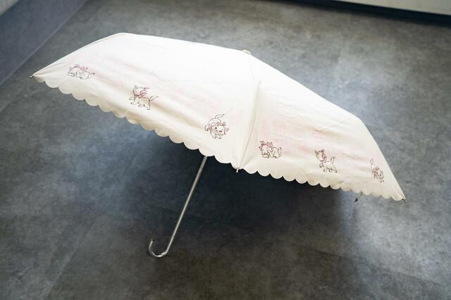 マリー おしゃれキャット 折りたたみ傘 晴雨兼用 カラビナ付き SHINY DAY 4,000円