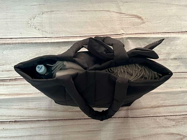 外で仕事をする際の持ち物を入れてみました！