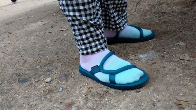 【mont-bell ソックオンサンダル】さまざまな靴下と合わせて履くのも楽しい！