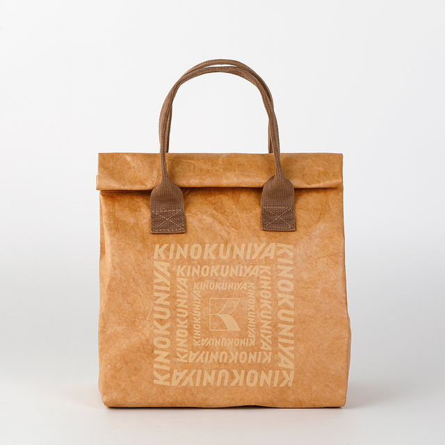 【紀ノ国屋 リンクリーランチ保冷バッグ】やわらかな印象でファッションとも合わせやすい「ベージュ×クリーム」