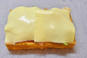 スライスチーズでもOK.