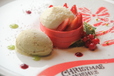 東京ディズニーシー・ホテルミラコスタ「オチェーアノ」“クリスマス・ウィッシュ”ランチコース 2015年 - 「苺のコンフィとバニラムースリーヌ ピスタチオアイスクリームと共に」