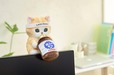【はたらく！サラリーにゃんフェア】にゃんこが見守るデスクトップひっかけぬいぐるみ（栄養ドリンク）：￥1,980