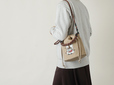 【MOOMIN(ムーミン) 北欧ブランド RMPK-05】刺繍デザインのコロンとしたフォルムの「2way巾着バッグ」ベージュ（リトルミイ）6,050円（税込）