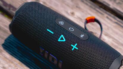 ペットボトルサイズなのに音も抜群なJBLの最新スピーカーは、身軽を