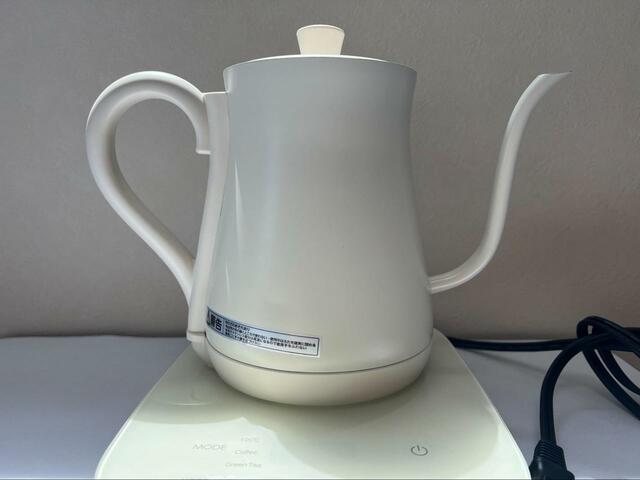 【アイリスオーヤマドリップケトル 温度調節付 IKE-C601T-CW】裏面から見てもおしゃれ