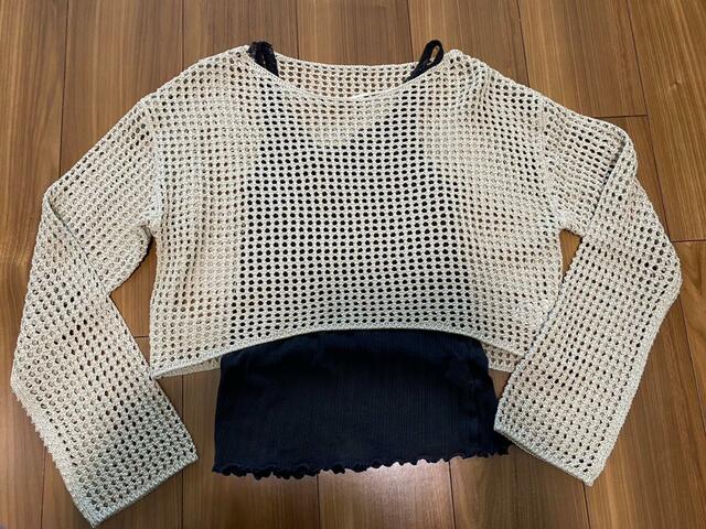 【GU 2ピースニットキャミソールワンピース】メッシュトップスはインナーで印象を変えて