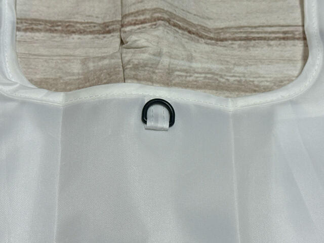 開口部下部にはDカンつき