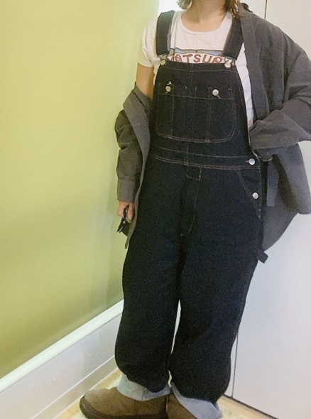 【ワークマン ウォーミーデニムオーバーオール】オーバーサイズのシャツと合わせて