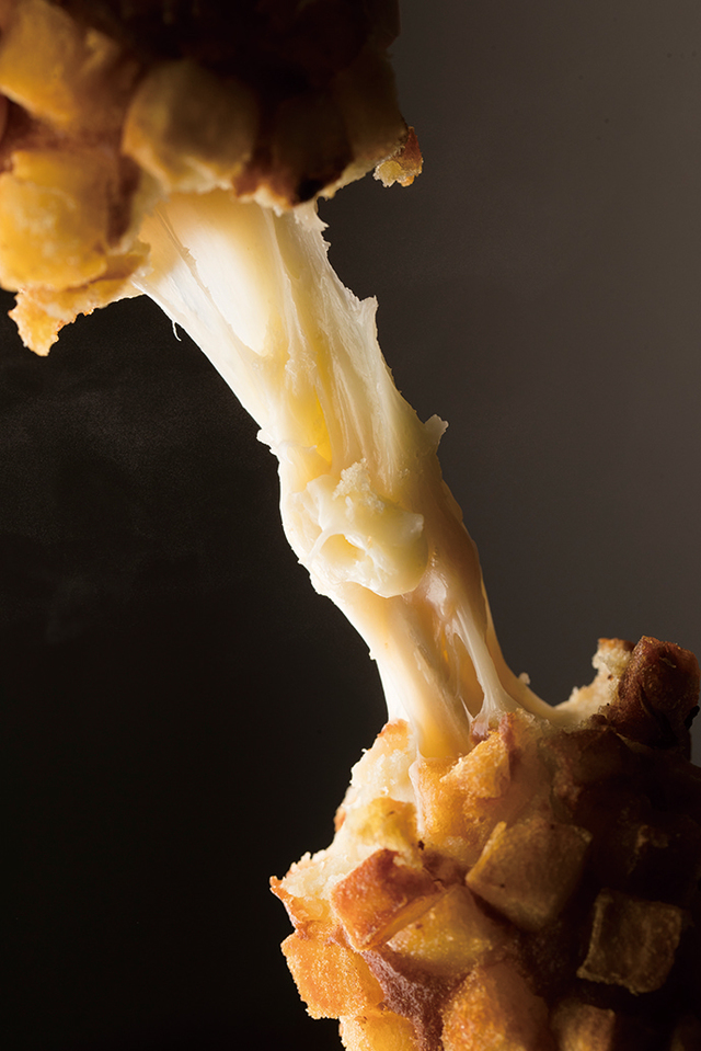 ポテトチーズハットグ  450円｜とんちゃんのレインボーモッツァレラチーズハットグ