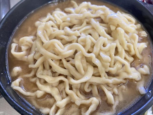 俺の生きる道 白山店「夢のラーメン（味付脂付き）」の麺
