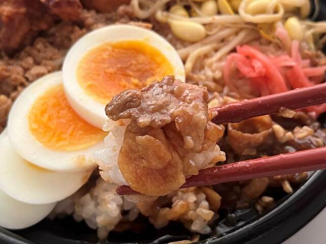 おかずが多くて何から食べるか選べないっ!