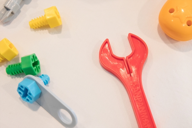 「くみたてDIYはしるぞっ! ねじねじアンパンマンごう」セガトイズ